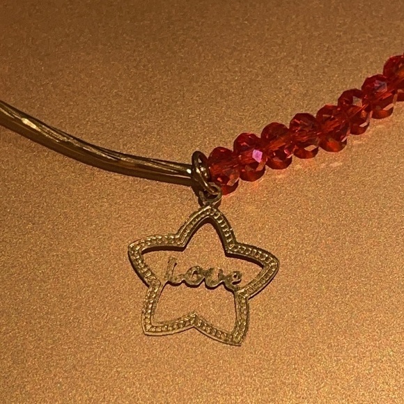 “Love” Star Dainty Stretch Bracelet - Picture 2 of 5